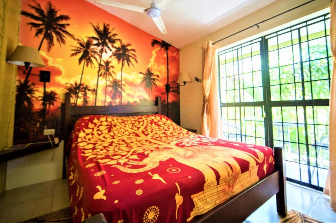 Leatherback Lodge Eco B&B Salybia エクステリア 写真